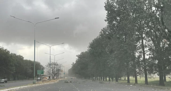 Alerta en Tucumán por vientos fuertes y posibles tormentas durante la madrugada Alerta en Tucumán por vientos fuertes y posibles tormentas durante la madrugada