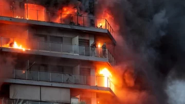 España: cuatro muertos y 14 desaparecidos tras un voraz incendio en un edificio de Valencia