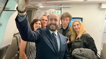 Javier Milei regresó al país tras su primera gira internacional