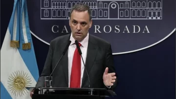 Adorni cruzó al gobernador de Chubut: “Amenazar con cortar el suministro de petróleo y gas es una extorsión”