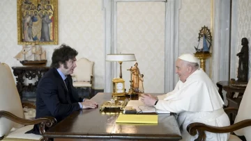 Milei se reunió con el Papa por una hora, le regaló una carta a Alberdi y alfajores de dulce de leche