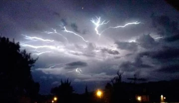 Alerta naranja por tormentas fuertes en Tucumán: se esperan ráfagas intensas, granizo y lluvias abundantes Alerta naranja por tormentas fuertes en Tucumán: se esperan ráfagas intensas, granizo y lluvias abundantes
