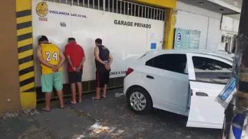 Detuvieron en Rosario a tres tucumanos que tenían en su poder inhibidores de alarmas