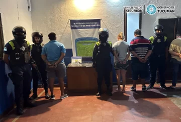 Detuvieron a un grupo de personas que circulaban armados en un taxi