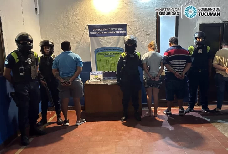 Detuvieron a un grupo de personas que circulaban armados en un taxi