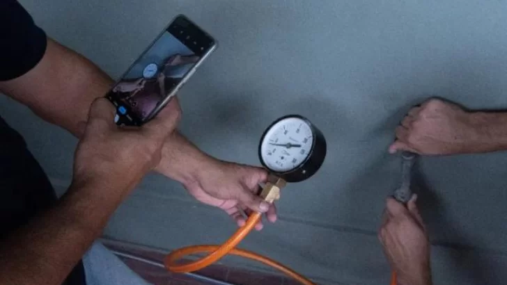 El ERSEPT realizó inspecciones de presión de agua en barrios de la Capital tucumana