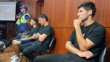 El lunes definirán el arresto domiciliario de los tres jugadores de Vélez