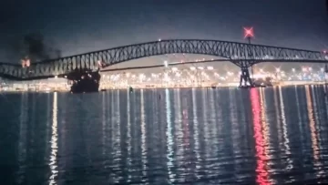 Estados Unidos: impactantes imágenes del derrumbe de un puente en Baltimore tras el choque de un barco, hay personas desaparecidas