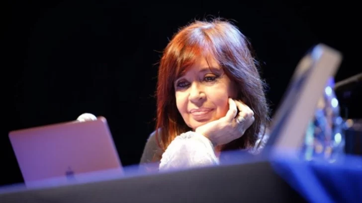 Cristina Kirchner analizó la relación de Milei con las provincias y la comparó con su gestión: “Dato mata relato”