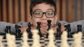 Genio argentino: tiene 10 años y venció a Magnus Carlsen, el mejor jugador de ajedrez del mundo