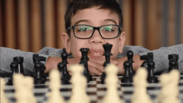 Genio argentino: tiene 10 años y venció a Magnus Carlsen, el mejor jugador de ajedrez del mundo