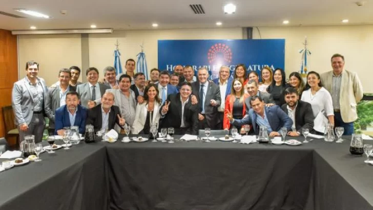 Legisladores peronistas demostraron su apoyo al gobernador