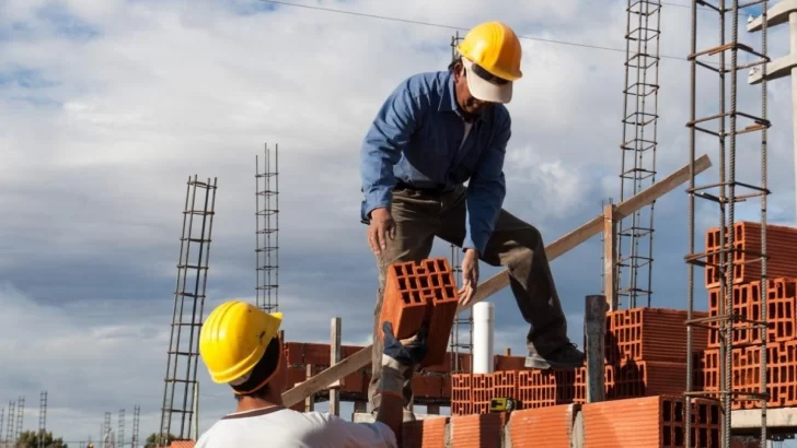 El Indec informó caídas en la industria y construcción en febrero en Argentina
