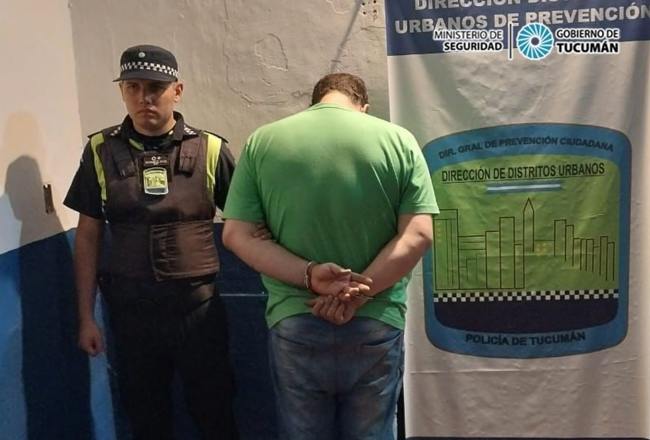 Quedó detenido por comercializar dólares falsos