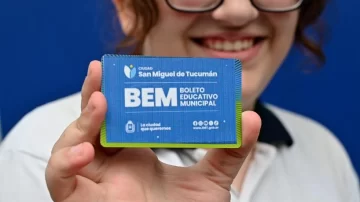 Más de 38.200 estudiantes de la capital accedieron al BEM y viajan gratis en ómnibus para ir a clases