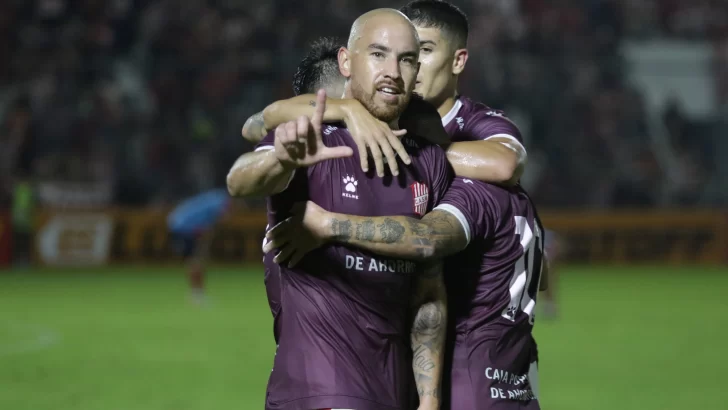 San Martín de Tucumán goleó a Arsenal y es el nuevo puntero de su zona