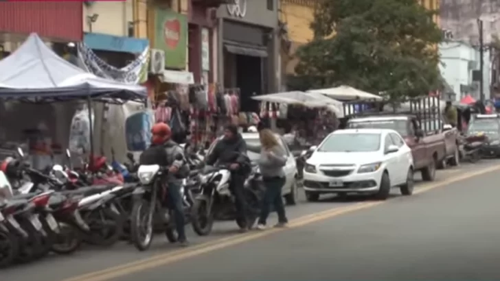 La Municipalidad capitalina busca desactivar un “acampe” en los carriles de colectivos