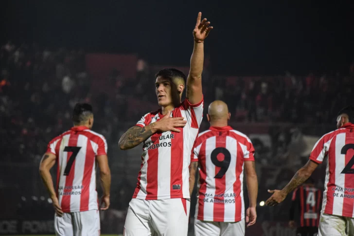 San Martín de Tucumán venció por 2-0 a Patronato como local