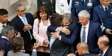 Con un fuerte respaldo a Luis Caputo, Javier Milei festejó el dato de inflación de abril