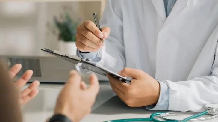 Las prepagas y el Gobierno afrontan una audiencia clave para definir la devolución de los aumentos a afiliados