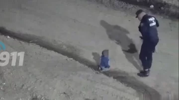 Un bebé de un año fue encontrado gateando en plena madrugada en Córdoba