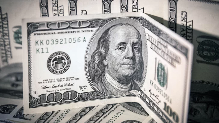 El Dólar Blue y una nueva escalada: alcanza récord de $1.360