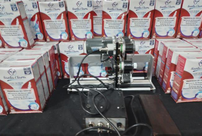 Un aprehendido, demorados y secuestro de cajas de leche, armas y seis motos Un aprehendido, demorados y secuestro de cajas de leche, armas y seis motos