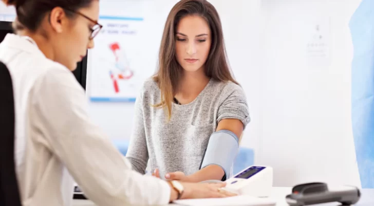 El Gobierno habilitó a las prepagas y obras sociales a fijar libremente los precios de los coseguros