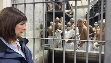 Patricia Bullrich visitó la megacárcel de El Salvador: “Este es el camino; duros contra los criminales” Patricia Bullrich visitó la megacárcel de El Salvador: “Este es el camino; duros contra los criminales”