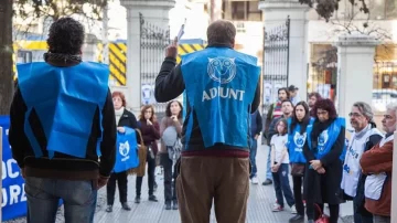 Docentes de la UNT reclaman por las condiciones laborales y salariales