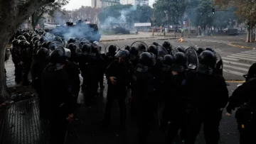 El Gobierno felicitó el accionar de las fuerzas de seguridad: “Grupos terroristas intentaron perpetrar un golpe de Estado” El Gobierno felicitó el accionar de las fuerzas de seguridad: “Grupos terroristas intentaron perpetrar un golpe de Estado”