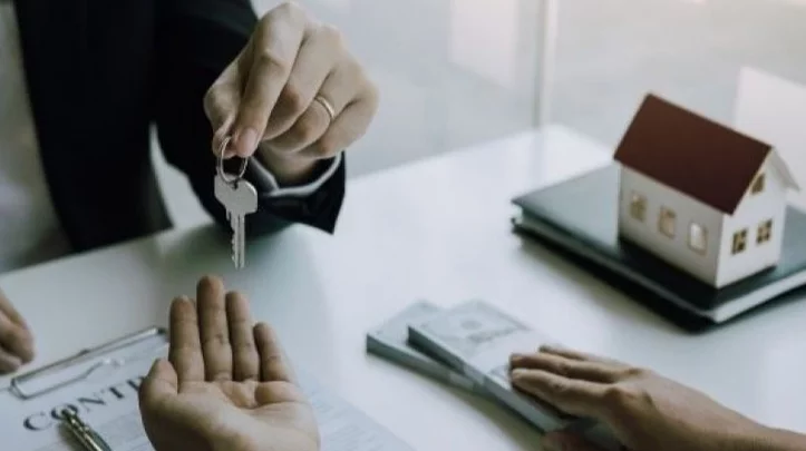 Ley Bases: el Gobierno eliminó el impuesto de 1,5% para la venta de propiedades Ley Bases: el Gobierno eliminó el impuesto de 1,5% para la venta de propiedades