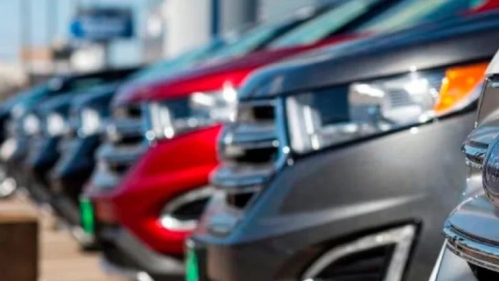 Las ventas de autos usados volvieron a caer en octubre aunque se recuperan en la suma anual: el modelo más elegido