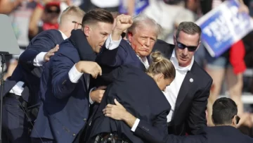 Conmoción en acto de Donald Trump: se escucharon tiros y salió aparentemente herido Conmoción en acto de Donald Trump: se escucharon tiros y salió aparentemente herido