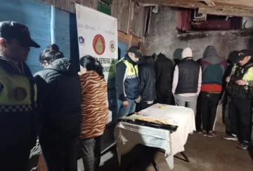 La Policía detuvo a dos mujeres y desarticuló un “kiosco” de venta de drogas La Policía detuvo a dos mujeres y desarticuló un “kiosco” de venta de drogas