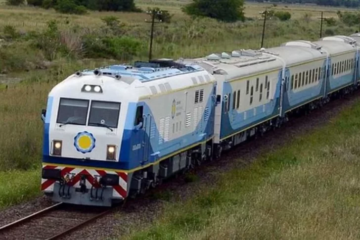 El tren que se dirige desde Retiro a Tucumán se quedó sin frenos con más de 500 pasajeros El tren que se dirige desde Retiro a Tucumán se quedó sin frenos con más de 500 pasajeros