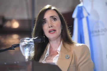 Villarruel cuestionó el acuerdo del Gobierno con el Reino Unido por Malvinas: “¿Nos toman por tontos?” Villarruel cuestionó el acuerdo del Gobierno con el Reino Unido por Malvinas: “¿Nos toman por tontos?”