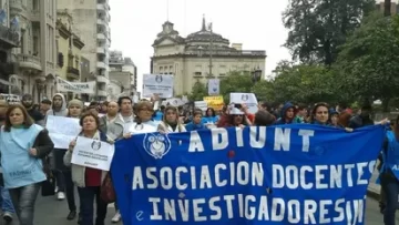Gremios universitarios no llegaron a un acuerdo salarial pero el Gobierno anunció que pagará el aumento