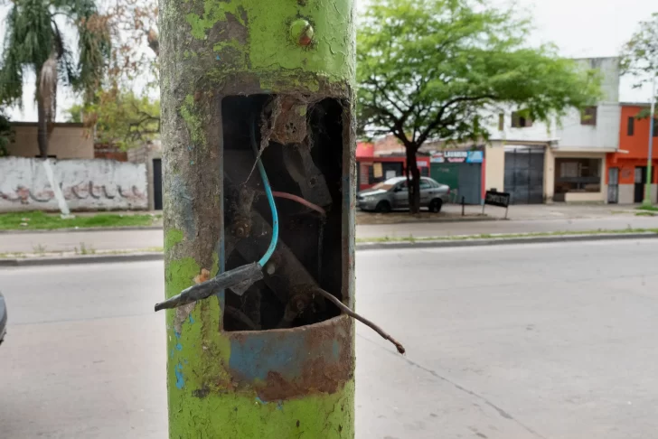 La Municipalidad trabaja para recuperar el alumbrado en un sector de Villa Alem La Municipalidad trabaja para recuperar el alumbrado en un sector de Villa Alem