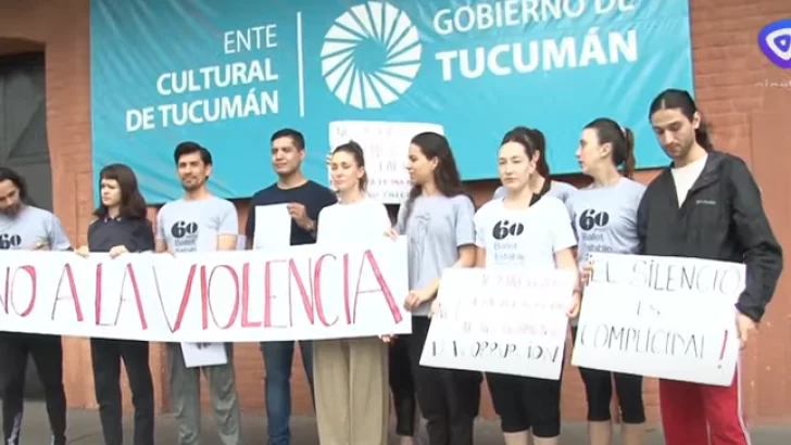 Bailarines del Ballet Estable de Tucumán danzaron en señal de protesta