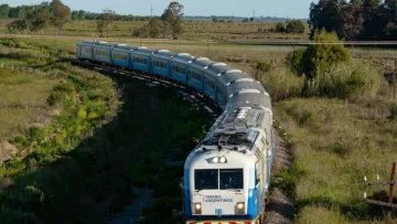 Largas filas y enojo en Tucumán por la venta de pasajes de tren a Buenos Aires Largas filas y enojo en Tucumán por la venta de pasajes de tren a Buenos Aires