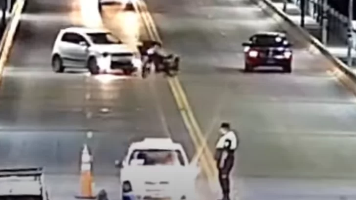 Provocó un siniestro vial al intentar escapar de un control policial