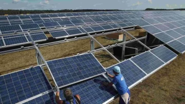 Luis Caputo celebró la aprobación de la primera inversión mediante el Rigi para instalar un parque fotovoltaico