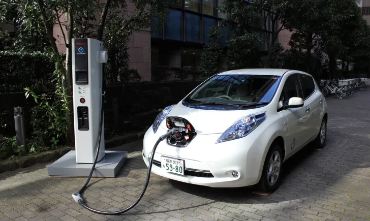 Habilitan la instalación de centros de carga de autos eléctricos