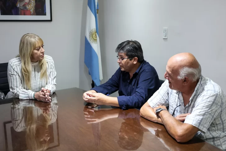 Rossana Chahla se reunió con taxistas para avanzar en soluciones para el sector Rossana Chahla se reunió con taxistas para avanzar en soluciones para el sector