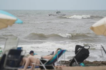 Punta del Este: un argentino desapareció tras tirarse al mar para rescatar a una compañera de trabajo