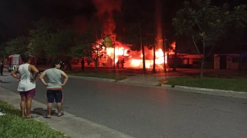 Feroz incendio de varias casas en Lomas de Tafí