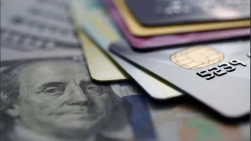 Desde hoy se podrá empezar a pagar en dólares con la tarjeta de débito