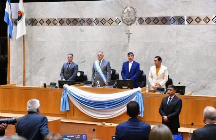 Jaldo destacó que Tucumán tiene superávit fiscal y un Presupuesto 2025 sancionado por la Legislatura Jaldo destacó que Tucumán tiene superávit fiscal y un Presupuesto 2025 sancionado por la Legislatura