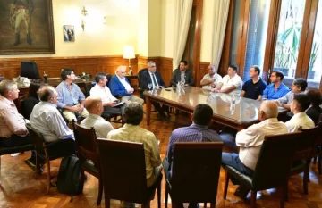 Reunión entre el Gobierno provincial y entidades cañeras para planificar la zafra 2025